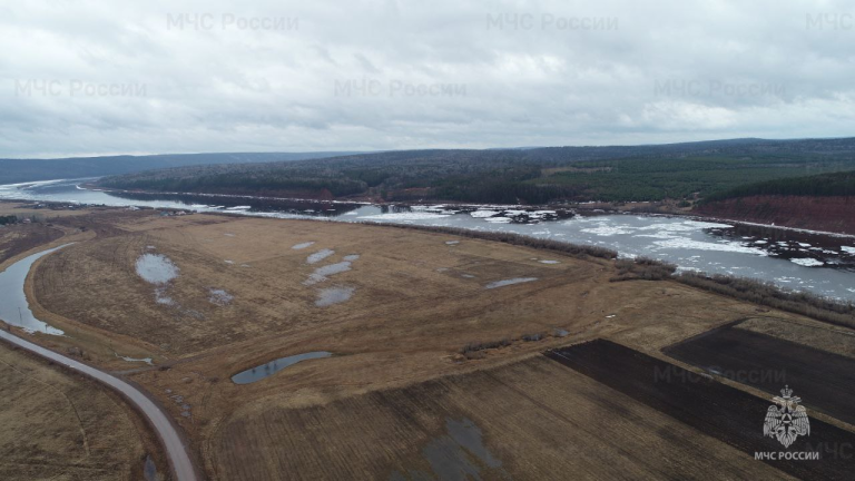 Уровень реки Лены в районе села Петропавловское приближается к критической отметке